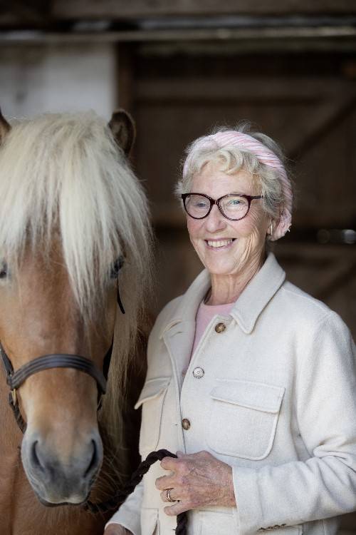 Marie-Louise Demant er Refsnæslund Islandsheste’s drivende kraft omkring ridning, undervisning, træning og salg - menneske og heste kender